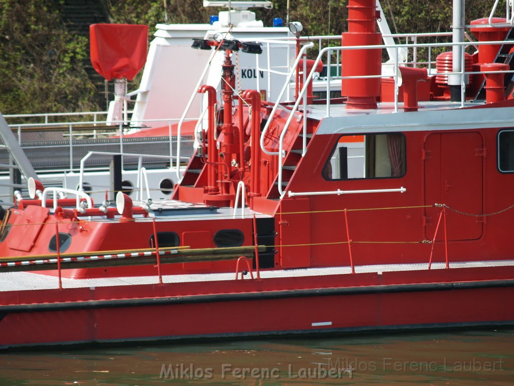 Feuerloeschboot 10-2   P179.JPG